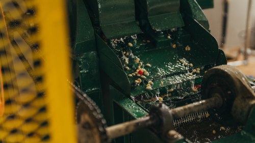 Processus de fermentation du café après la récolte à Chamarel, mettant en valeur les techniques traditionnelles post-récolte